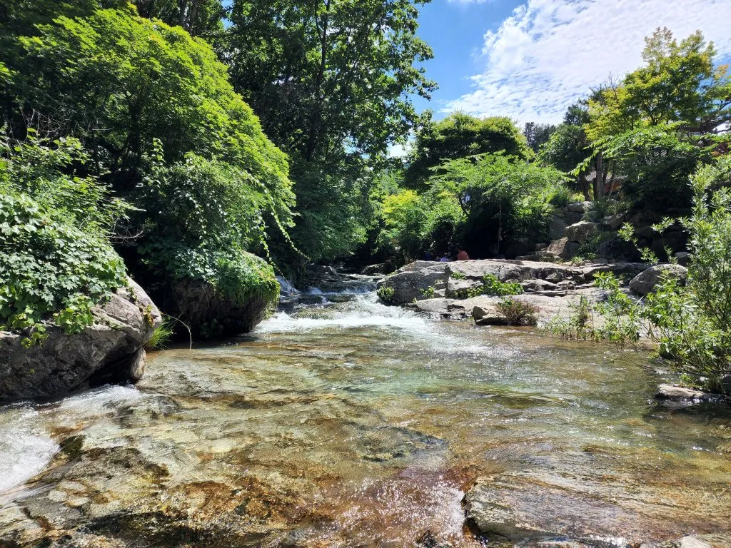 두메산골 펜션 가는 길
